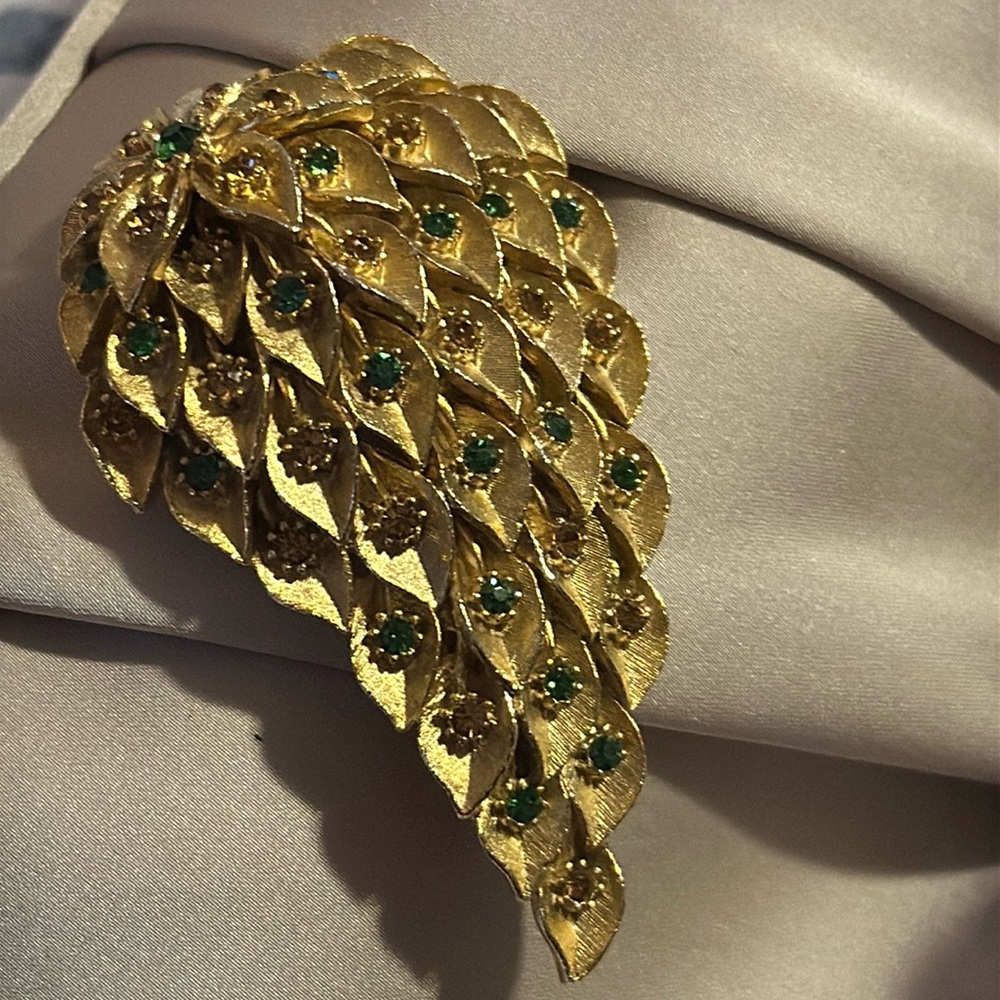 Vintage Rhinestones Gold Tone Brooch Pin Collectible Costume Jewelry